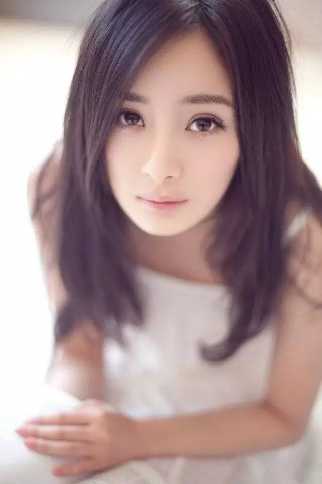 37间房主播跳舞 撩人夜色